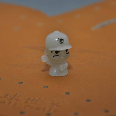 A single fluorescent puppet