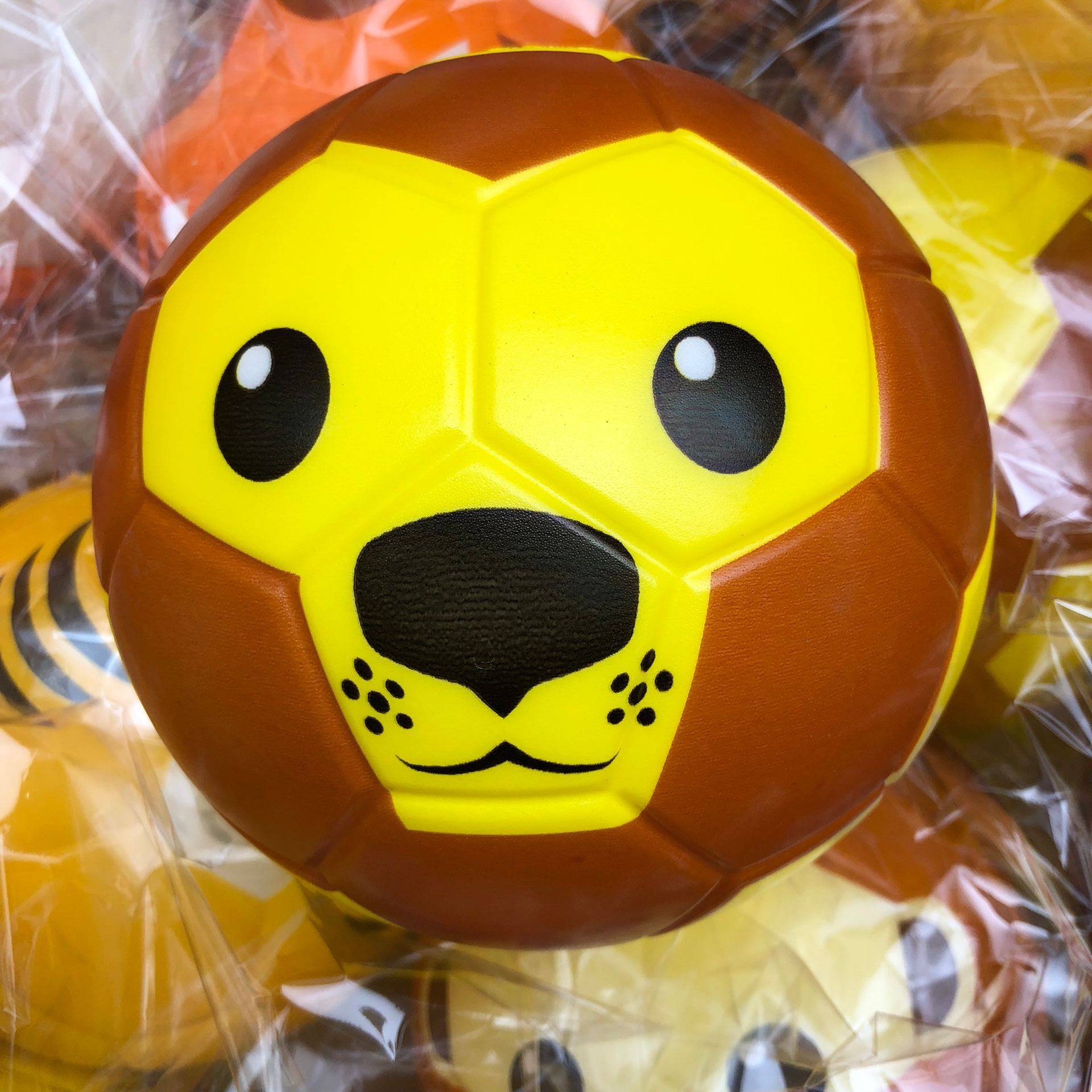 15 cm football lion