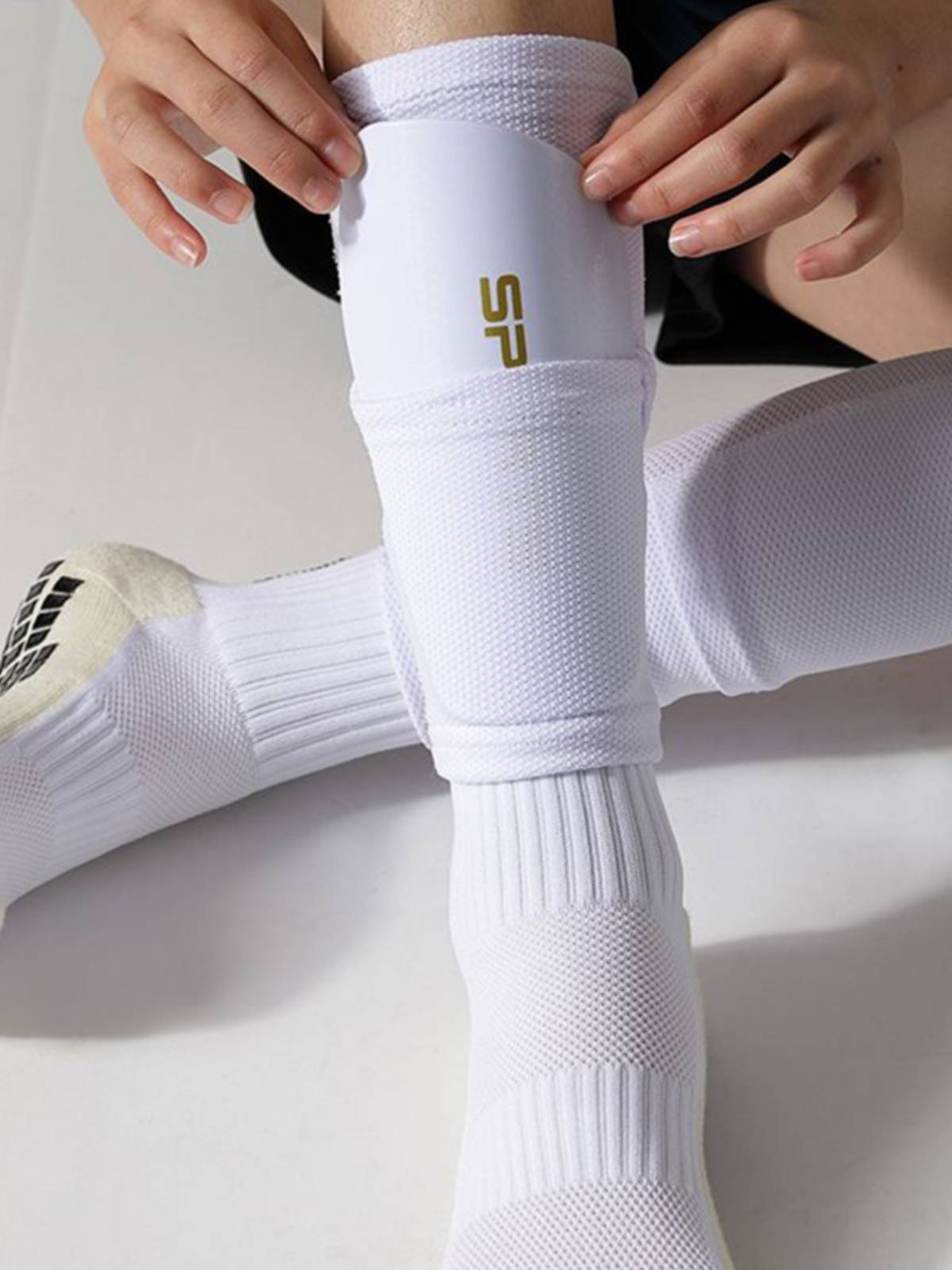 Professional football double -layer sleeve pocket pocket adult children's socks suits fixed set plug -in board to protect the calf dedicated