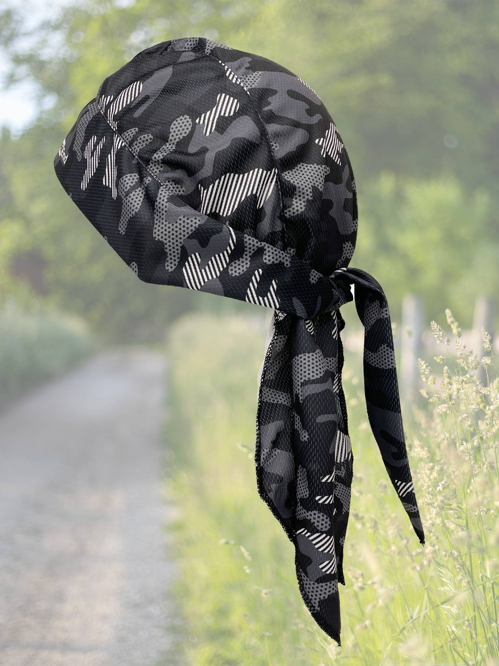 On a UV-protected road bike with a turban cap in a sweatnet eye