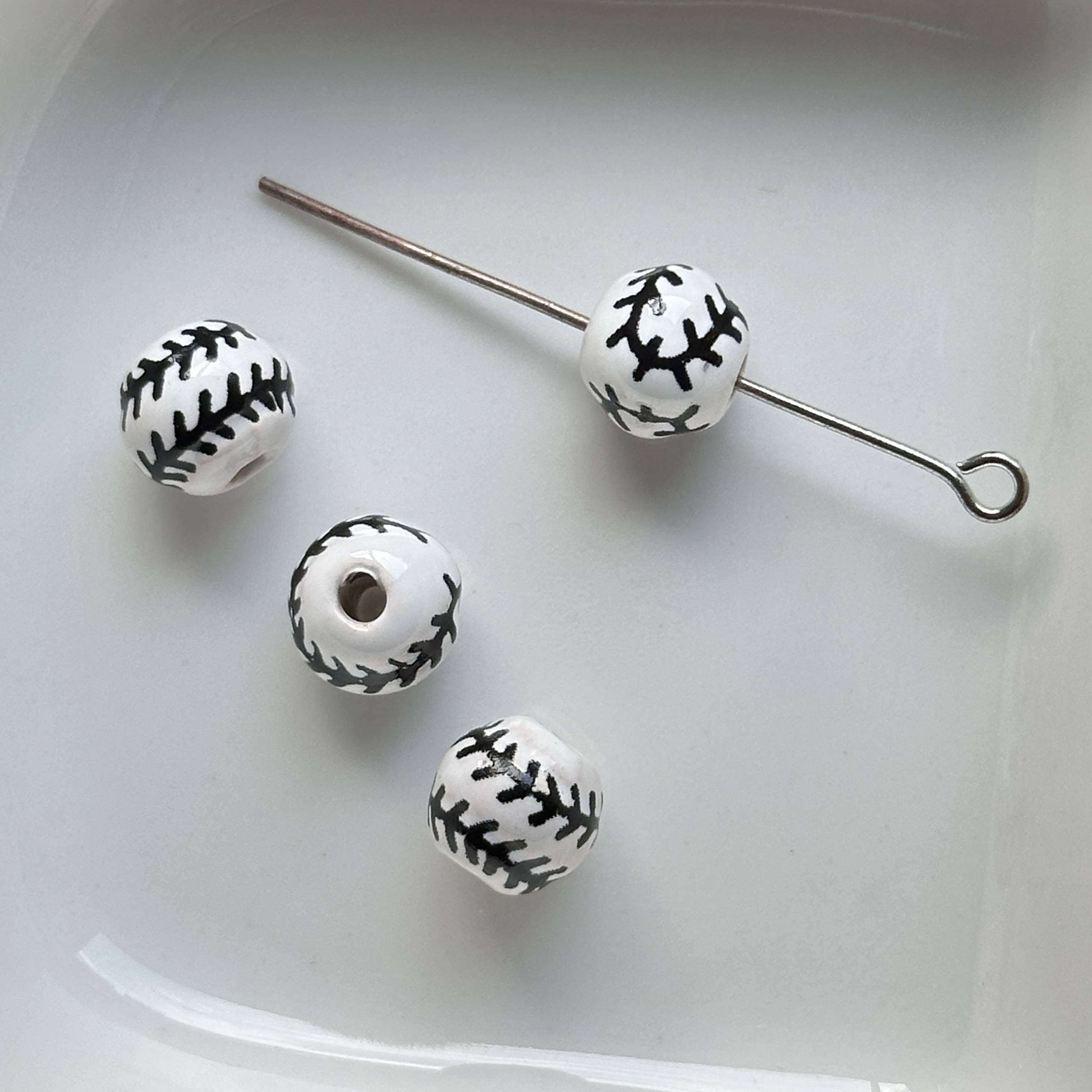 Black line baseball (8mm)