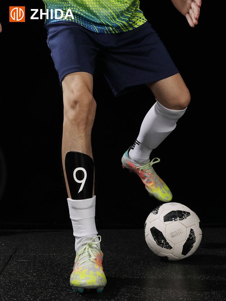 Zhida professional children adult selection number football leg protection board ultra -light anti -collision tibial feet