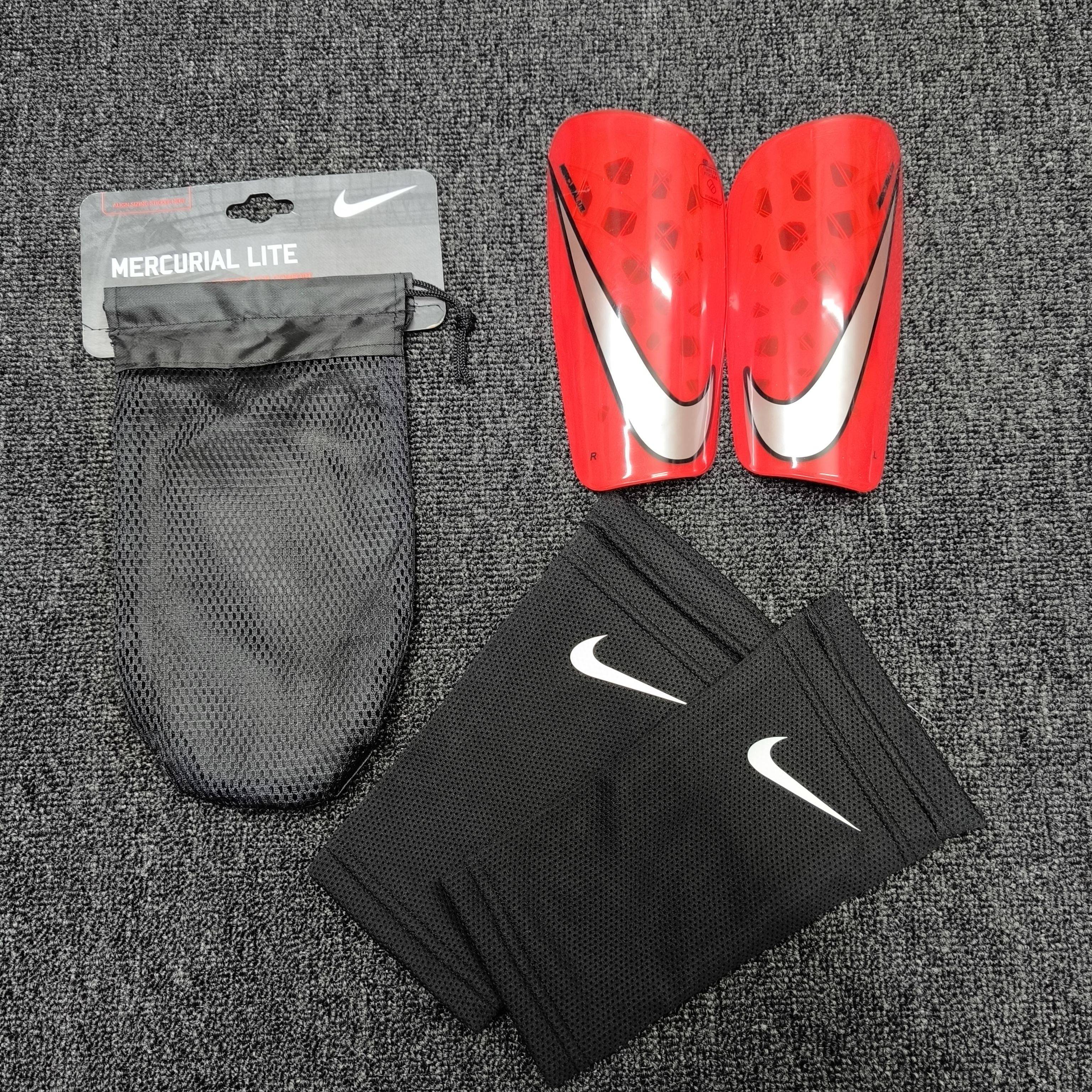 SOCCER-MASSIC CRO-SYLLABLES, PROFESSIONAL LEG-PROTECTIVE SOCKS