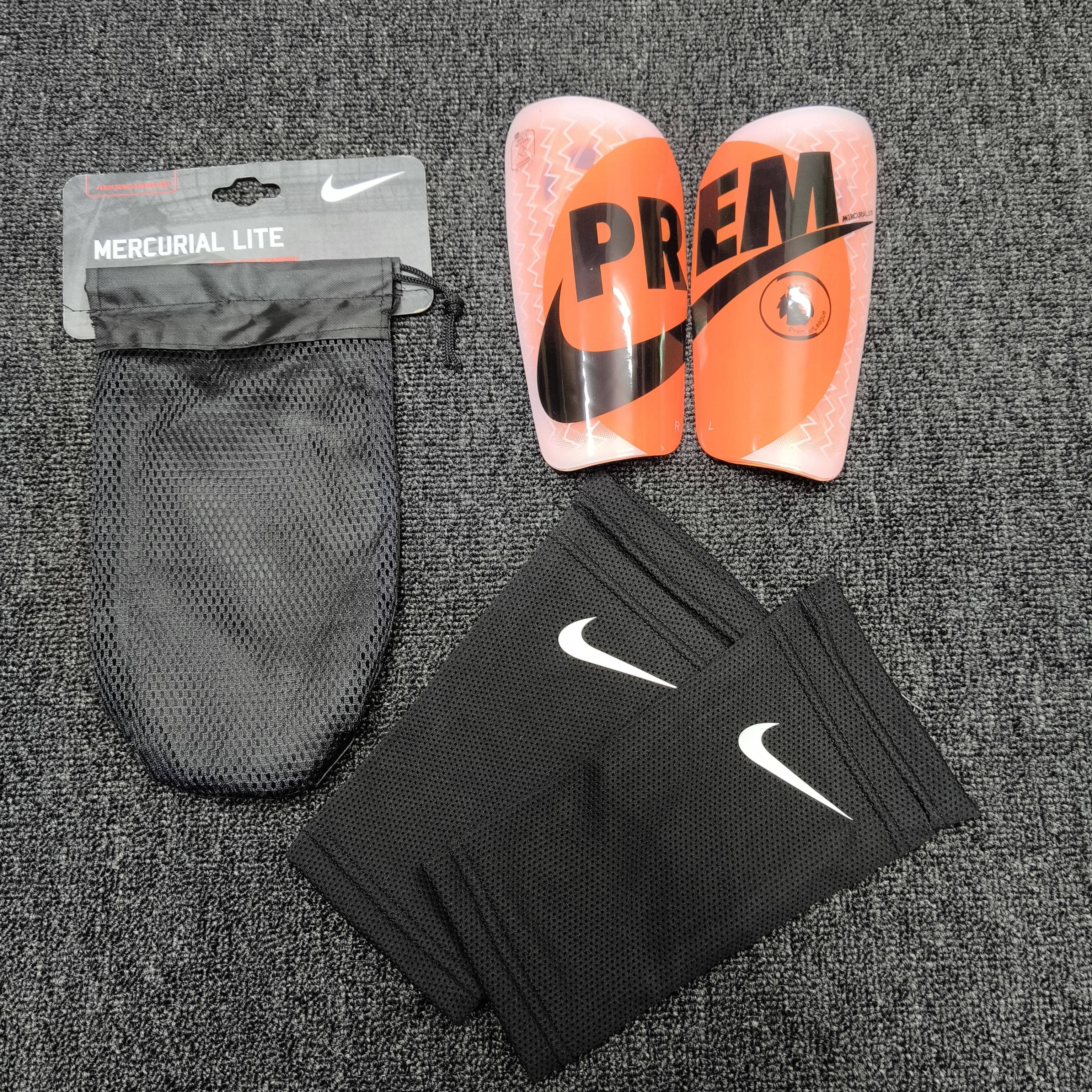 SOCCER-MASSIC CRO-SYLLABLES, PROFESSIONAL LEG-PROTECTIVE SOCKS