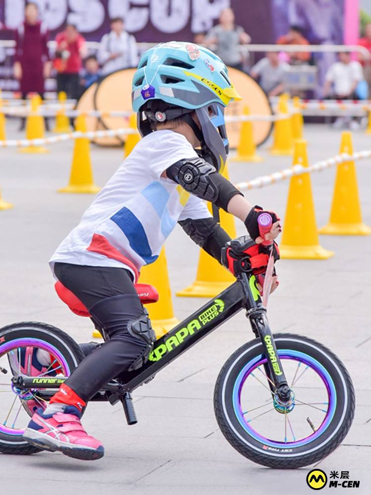 Children's balance of car rations bicycle cycling wheel slippage anti -fall helmet knee and elbow custody soft protective tool set