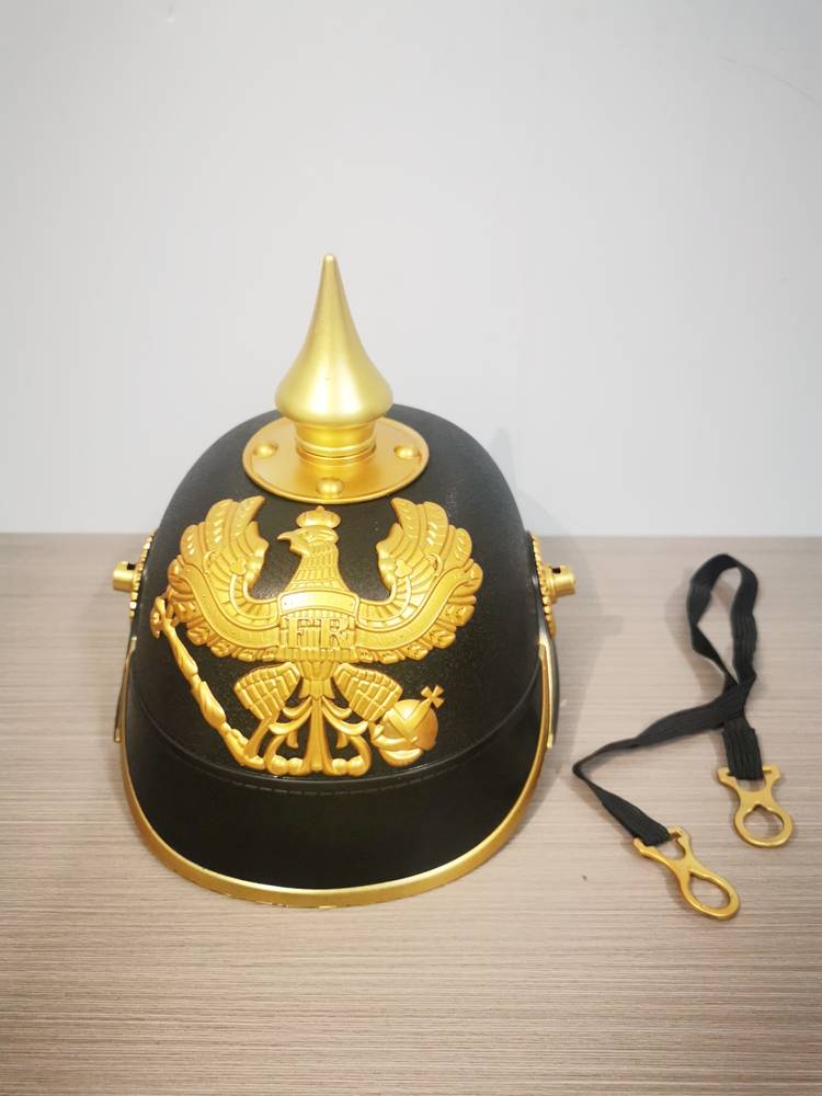 Jianjiao Prussian helmet with lamps with lamps German officer hat kindergarten role -playing game performance props