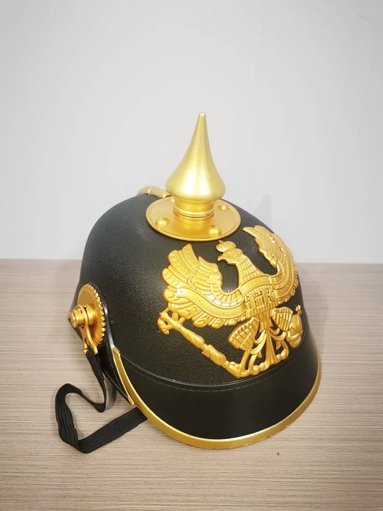 Jianjiao Prussian helmet with lamps with lamps German officer hat kindergarten role -playing game performance props