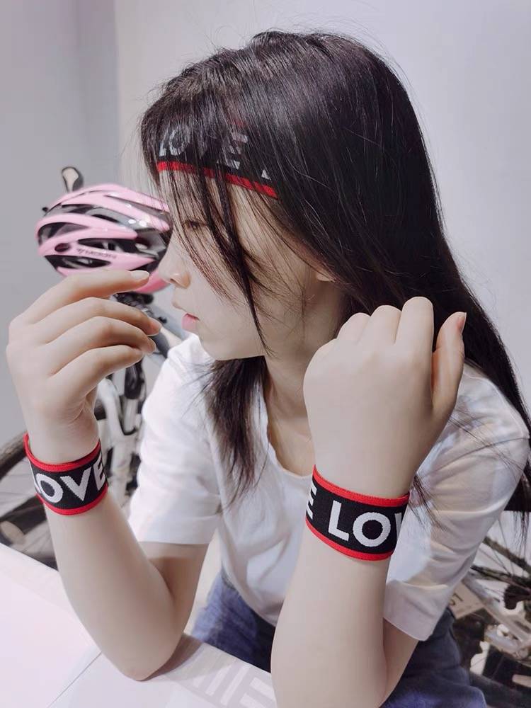 Love black red bottom hair+wristband