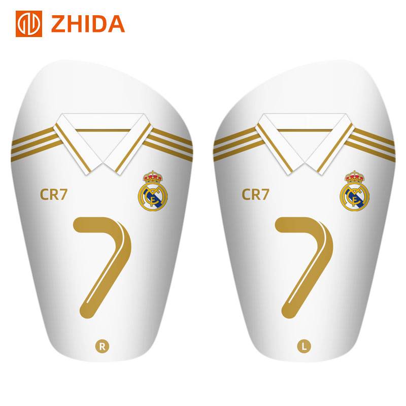 Zhida professional football leg protection board adult children medium large baffle Cristiano Ronaldo super light thin small guard