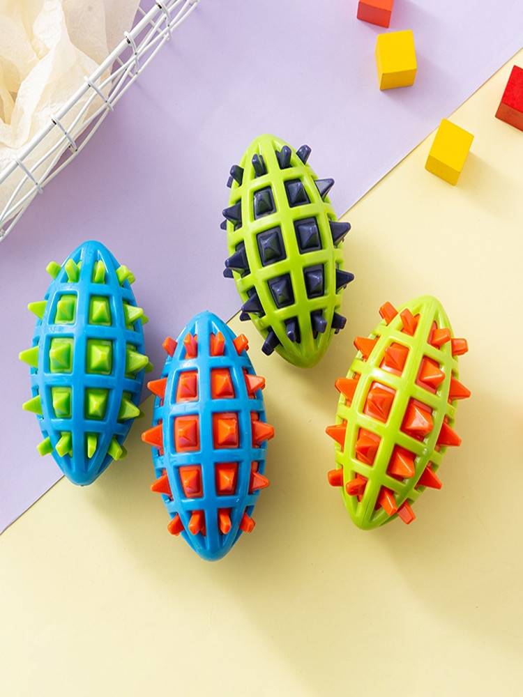 Pet supplies TPR pet toy dual -color rugby vocalized teeth dog toys cross -border new