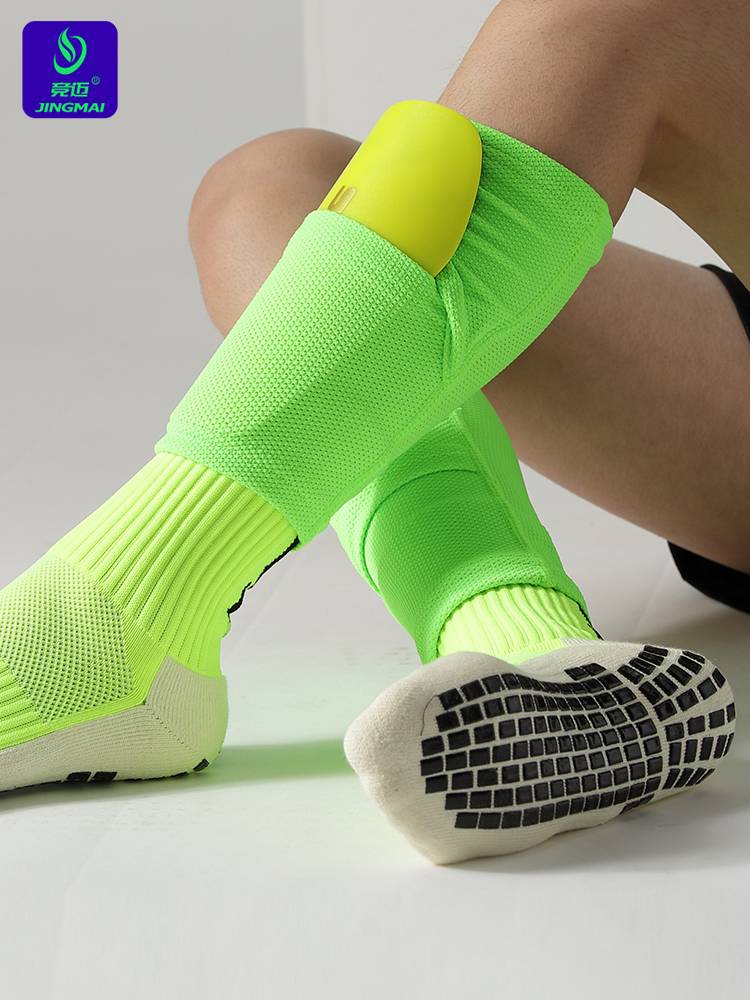 2024 new children's football leg protection board socks set football socks fixing sets and plug -in calf professional competition protective gear