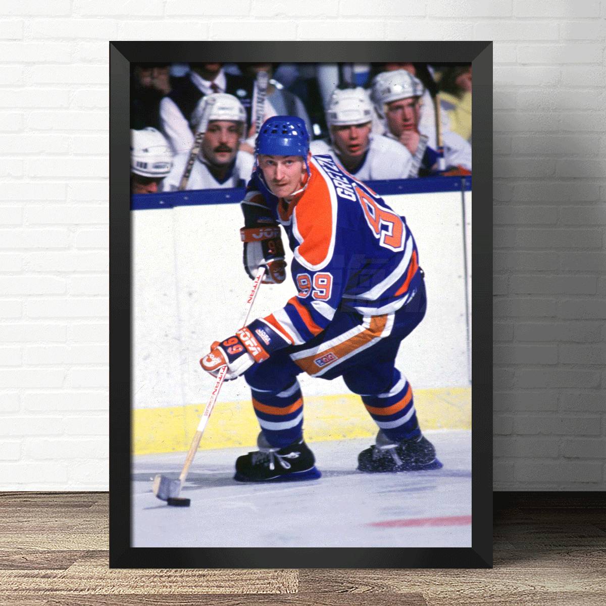 PP photo paper is a poster, with a frame selected real wooden picture frame