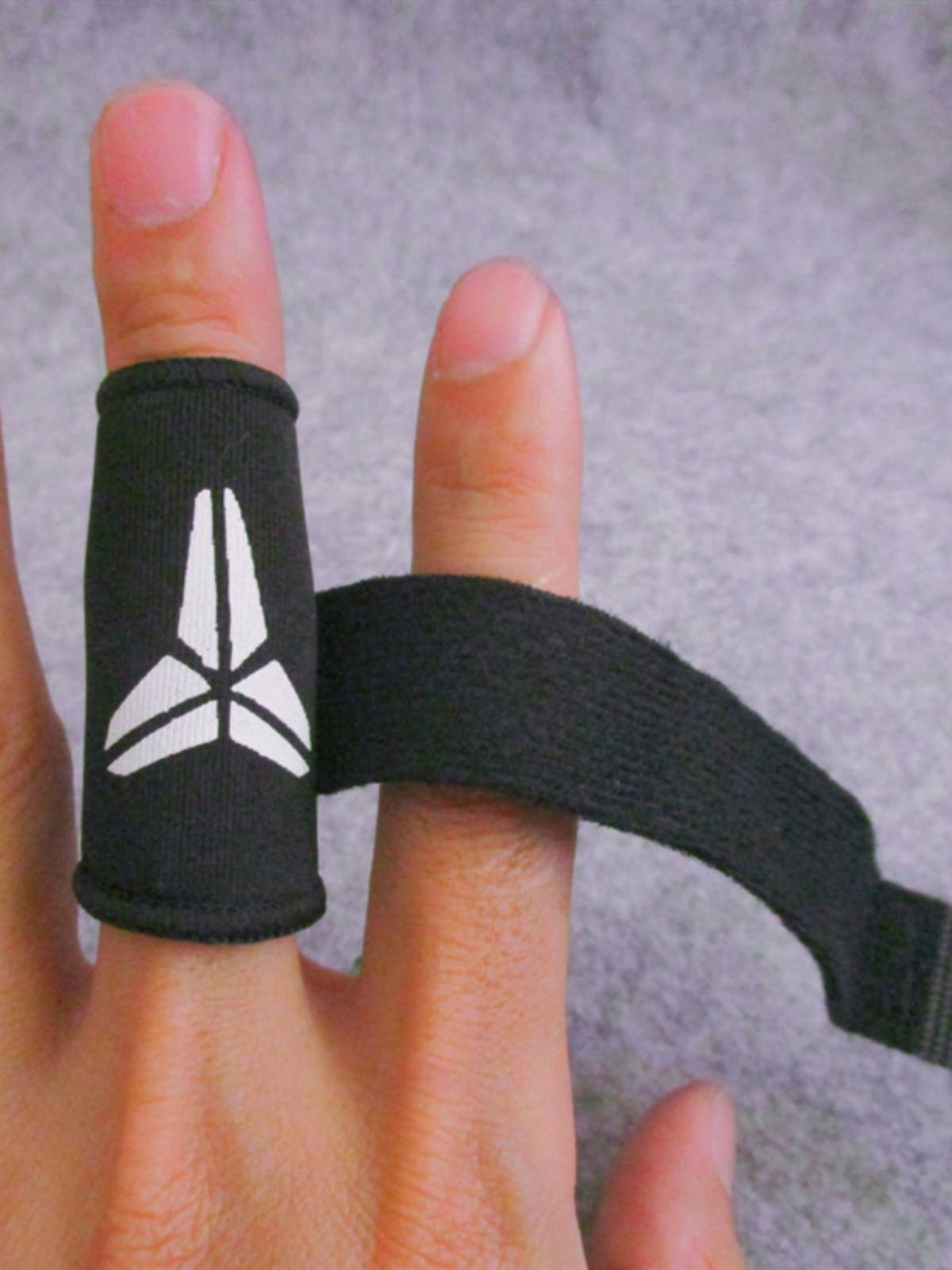 Basketball football volleyball tie finger cover protective fingers dislocated Cry Owen James sports gear