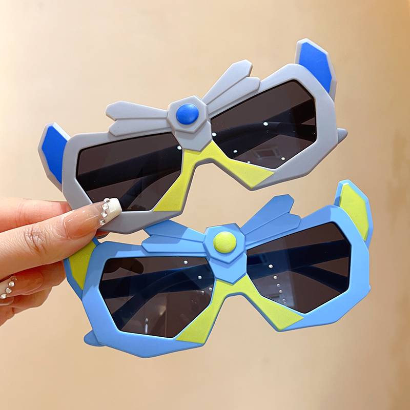 Children's sunglasses cool handsome boys' cartoon transformeter sunglasses Baby funny toys shading does not hurt glasses