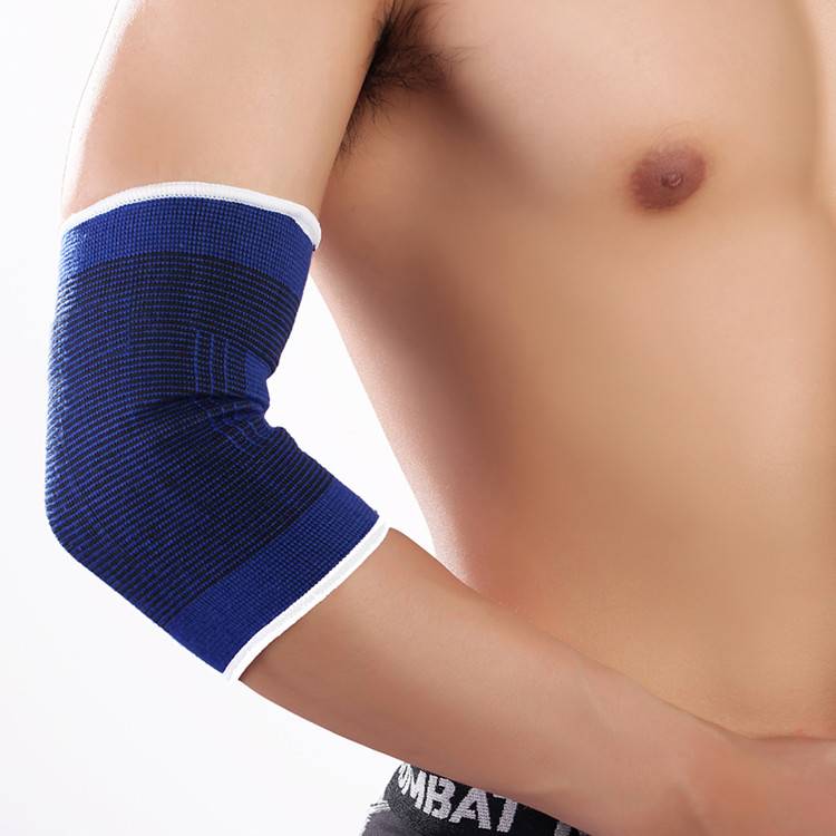 A sports escort trained by the summer rollers to protect his wrists and his ankle basketball kit for his elbow
