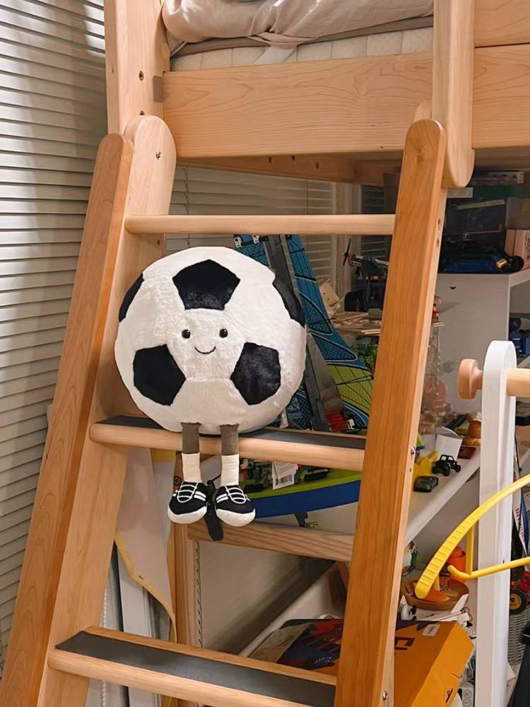 The boys' birthday gift creative basketball brother gave his boyfriend a practical doll-boy graduation gift