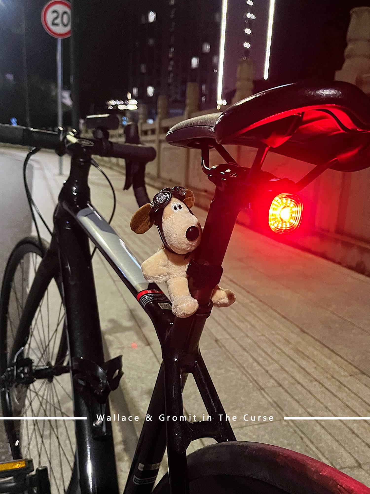 Bicycle pendant decorative cute creative vehicle handlebars, paparazzi mountain road motorcycle riding small accessories