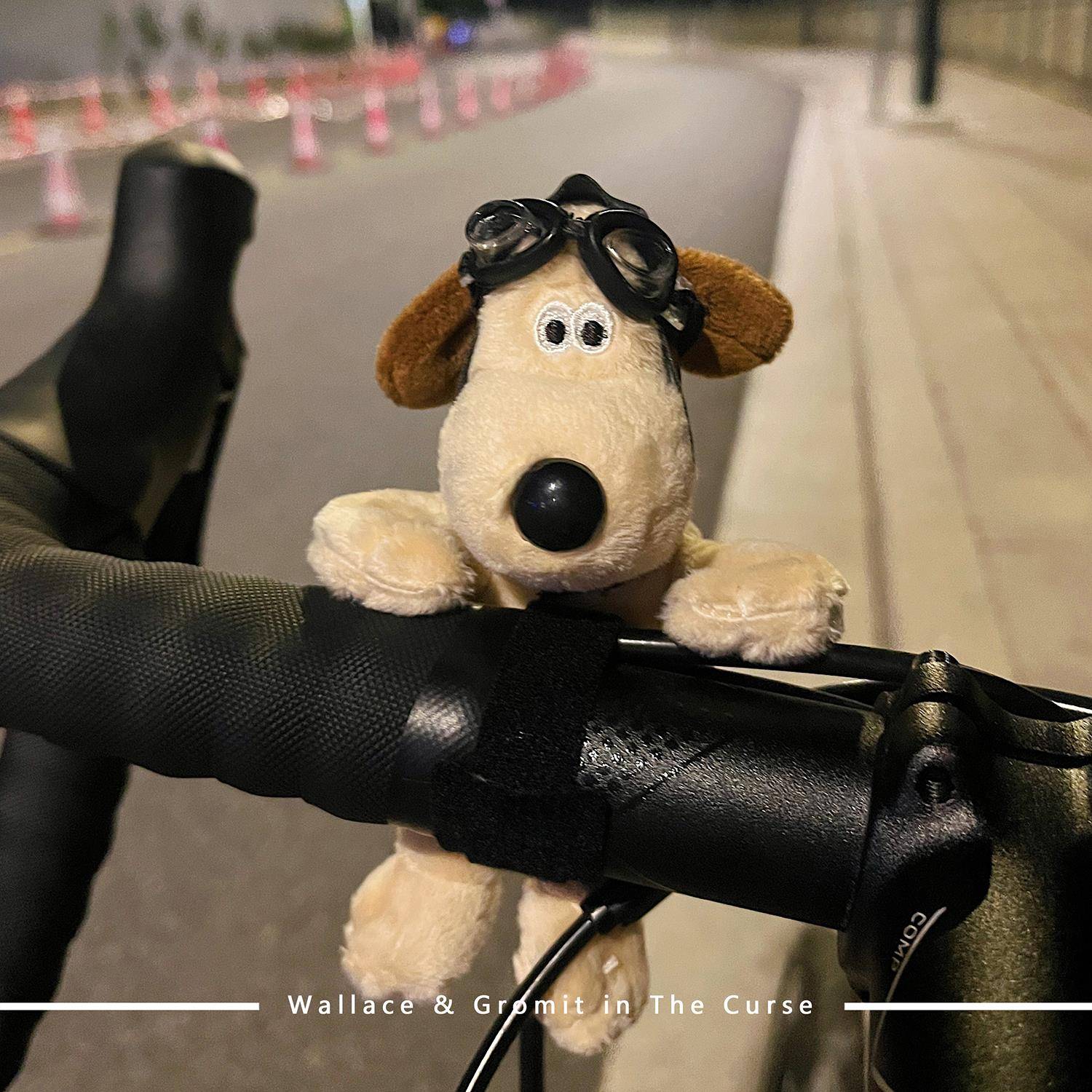 Pilot Dog [Car handlebar]
