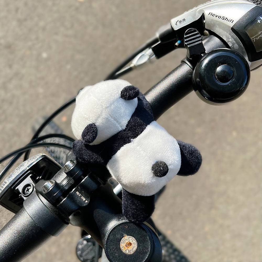 Lying on the bear [car handlebar style]