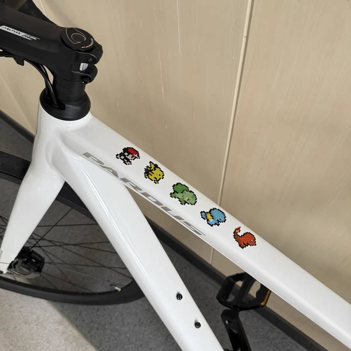 Creative car sticker pixel cartoon cute Pikachu sticker personality pet small elf Mario bicycle reflection