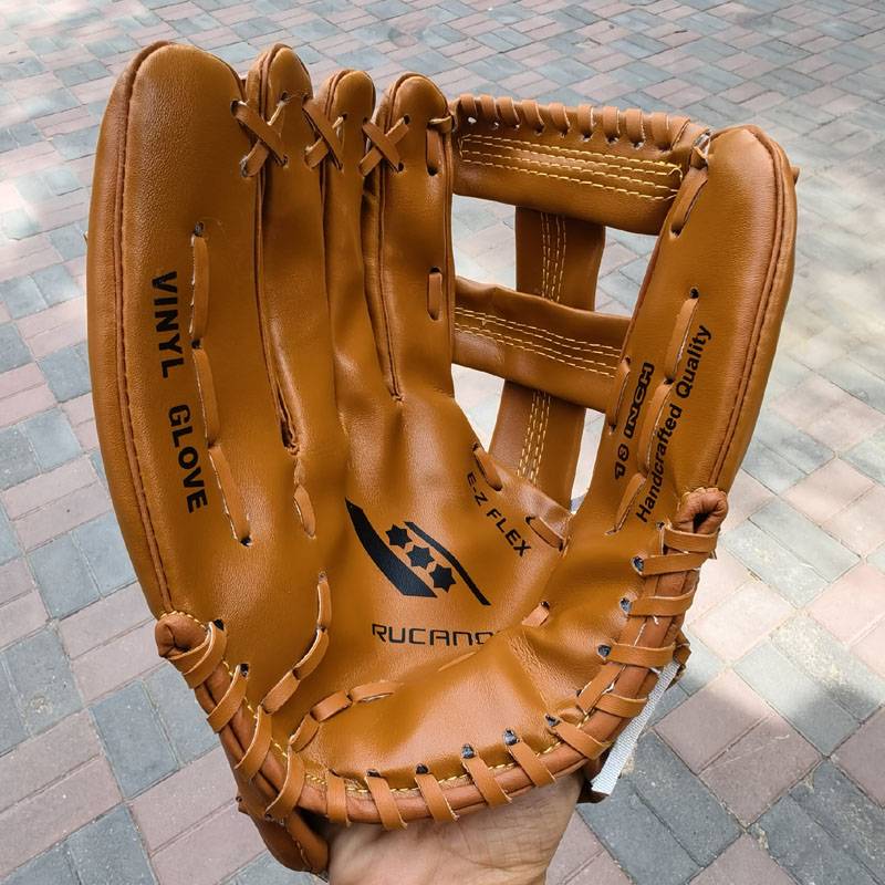 THE PVC PVG SOFTBALL GLOVE ADULT LEFT-HANDED TO THE LEFT