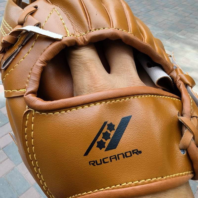 THE PVC PVG SOFTBALL GLOVE ADULT LEFT-HANDED TO THE LEFT
