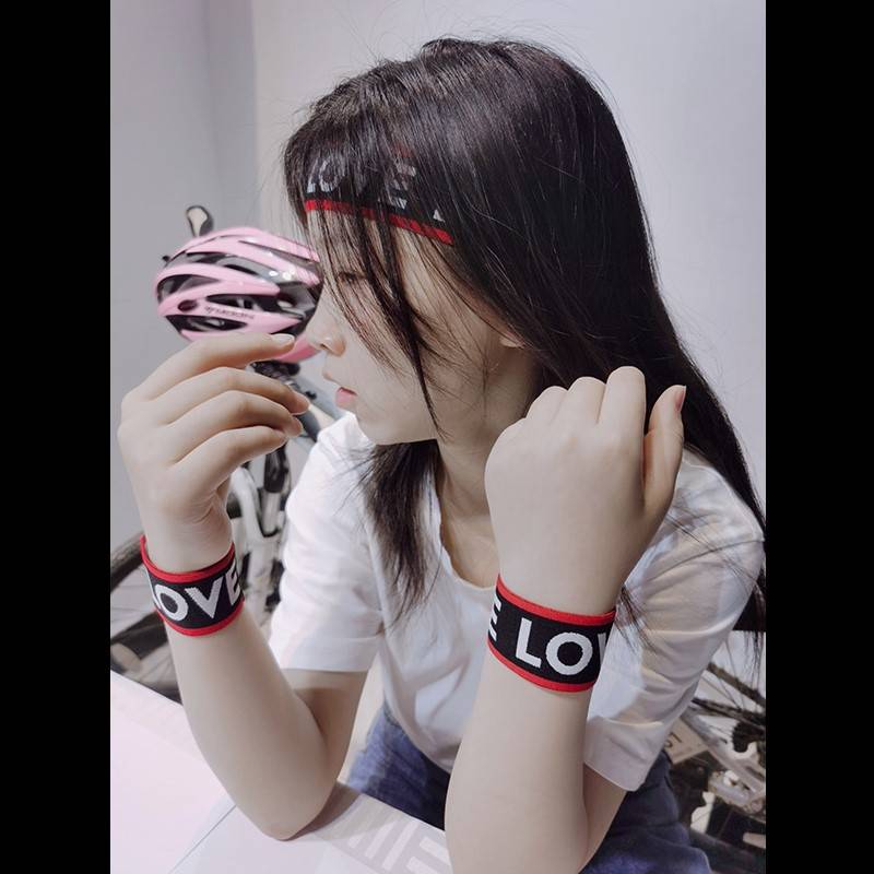 Love black and red (headband + wrist care)