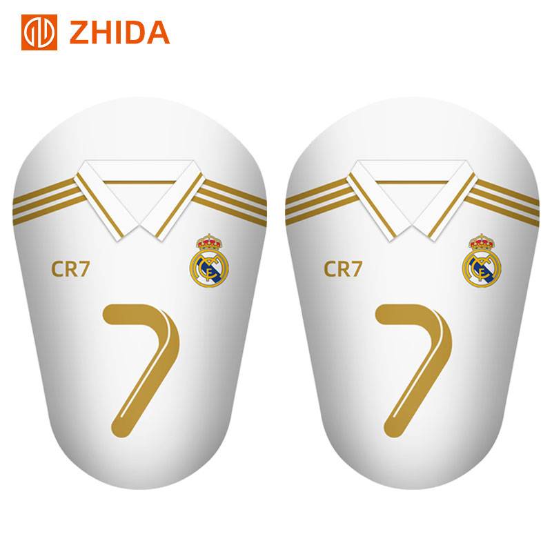 Zhida professional Cristiano Ronaldo small football leg protection board mini mini ultra -thin super thin tibial medium number medium number
