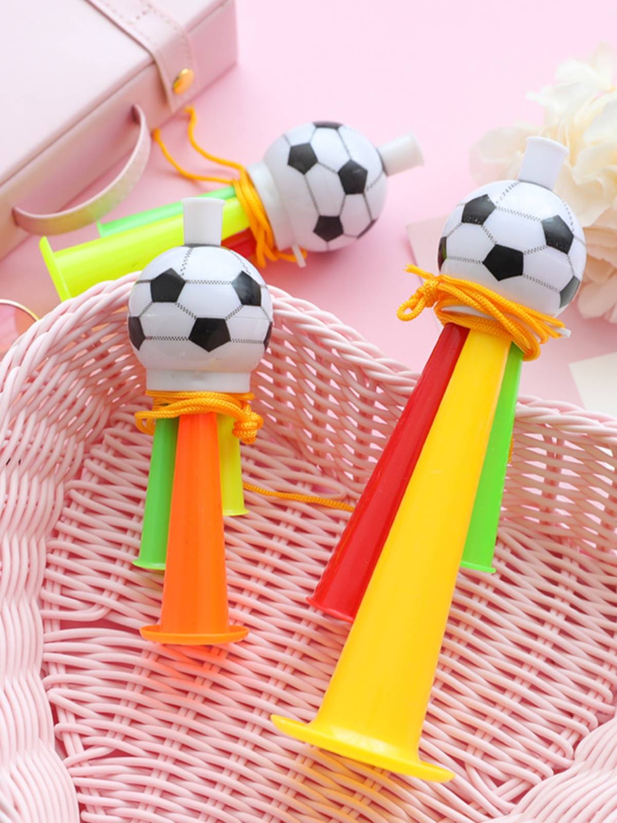 Small horn creative toy football speakers Children's Student Student School Games Come on Come Course Atmosphere Prop