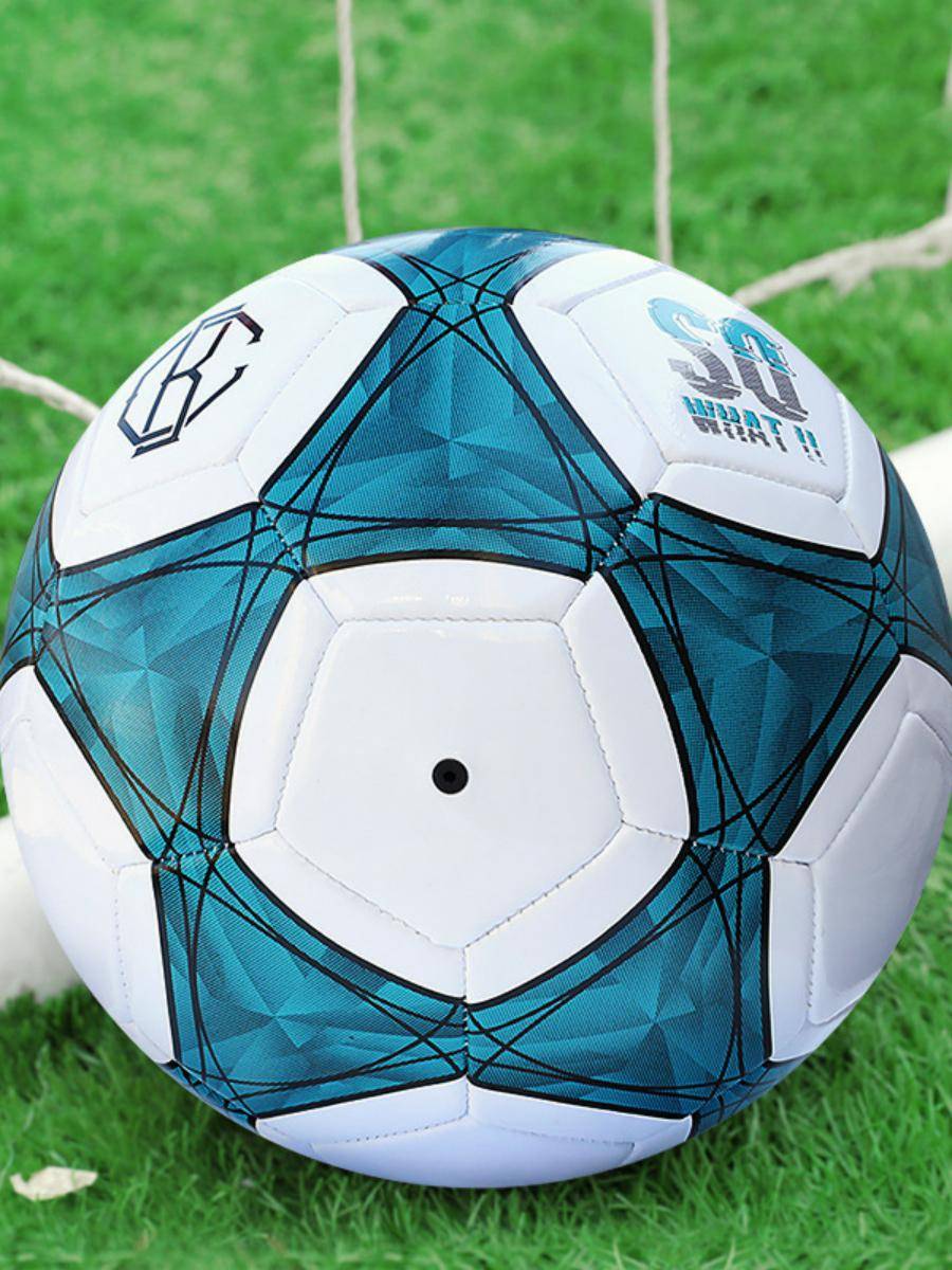 Soccer primary and secondary schoolboys and children's junior high and middle school kindergarten No. 4 and No. 5 adult youth training