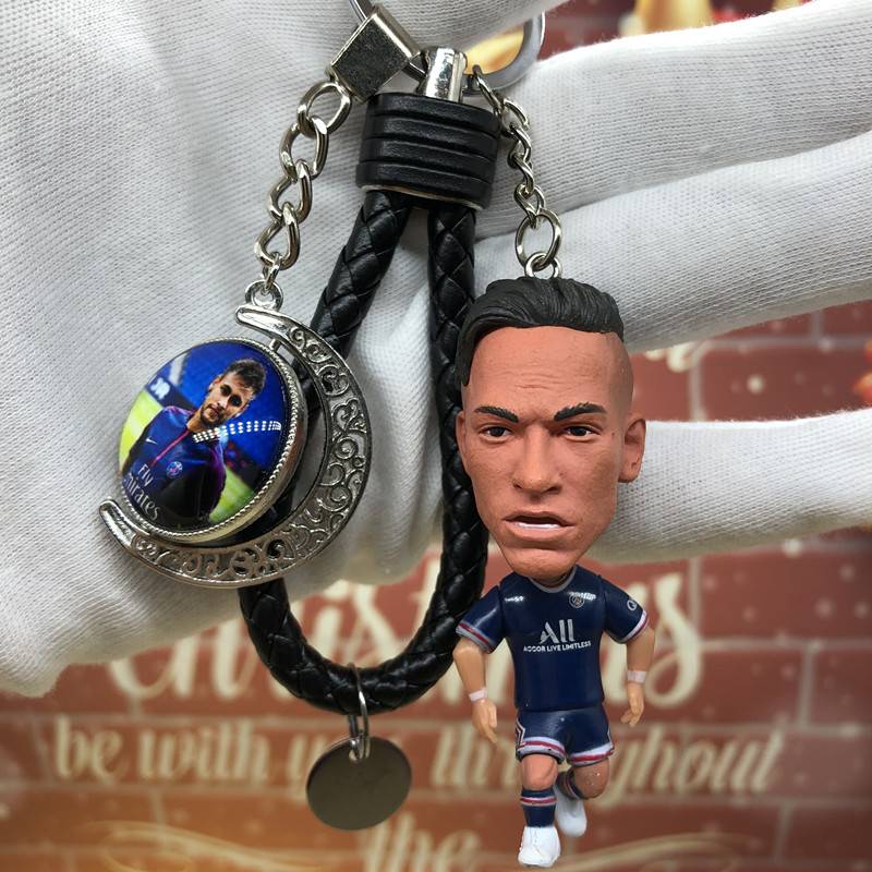 Neymar hanging in Paris