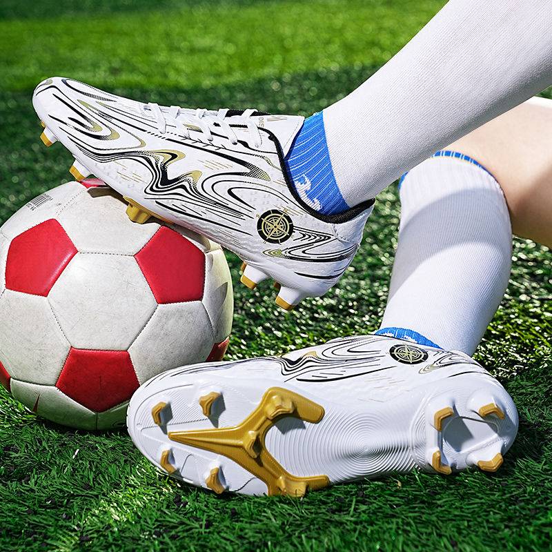 Football shoes broken nail genuine children and male 6 to 12 -year -old male adult special summer breathable assassin 15 long nail female Cristiano Ronaldo
