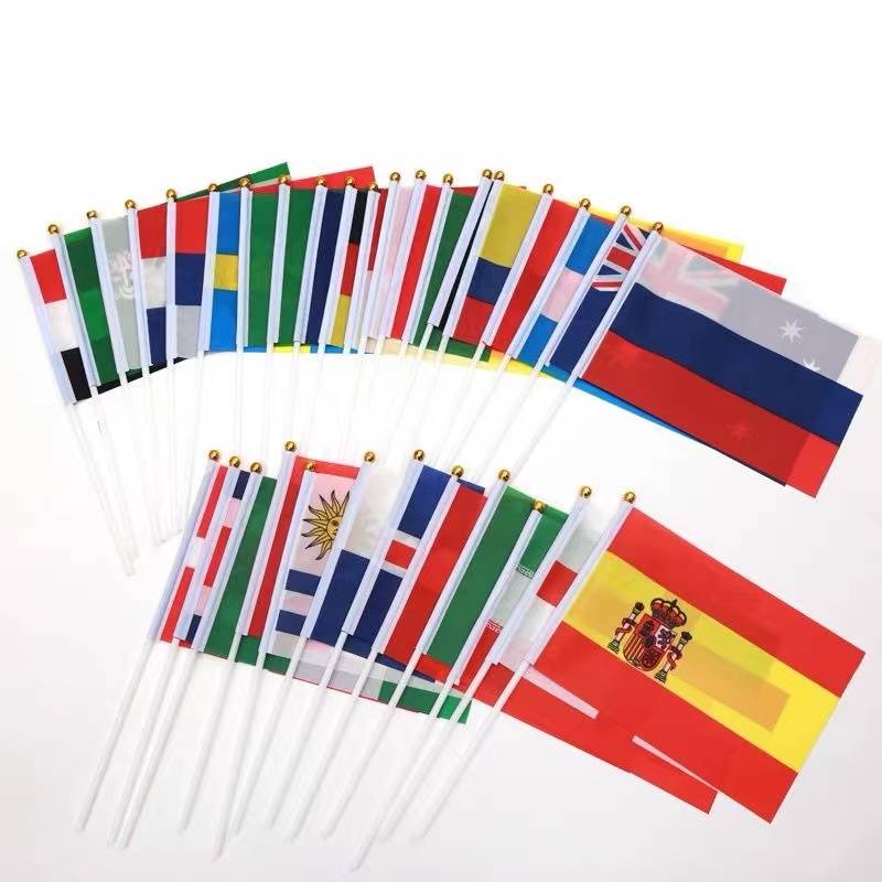 32 strong players shake the flag