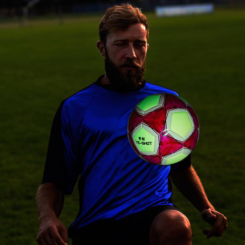 Wild shot lighting training football luminous reflector 5 adult children special elementary school students handsome gift limited edition