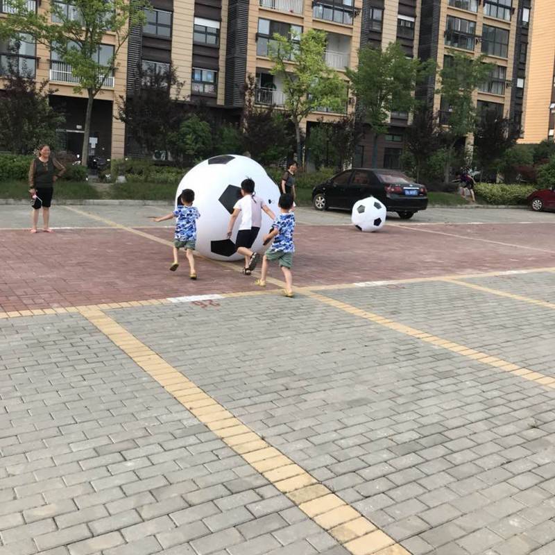 Outdoor large -scale inflatable football kindergarten children's toy beach players stage performance props decoration