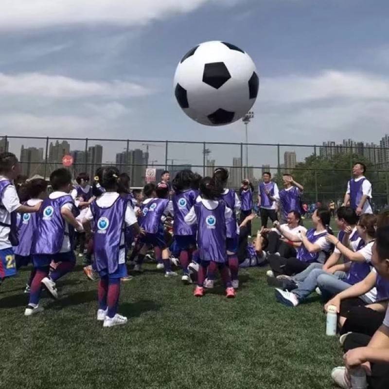 Outdoor large -scale inflatable football kindergarten children's toy beach players stage performance props decoration