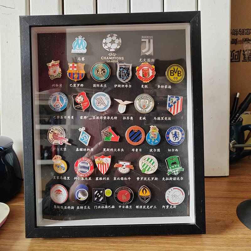 Personal collection commemorative gift Champions League top 32 football club team badge brooch gift set photo frame