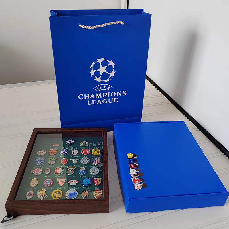Champions League badge (dark green background)+gift box+gift bag