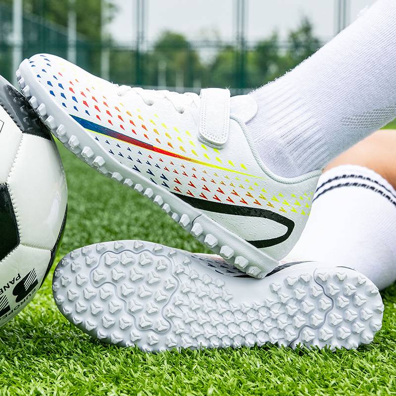 Genuine boys football shoes broken nails mesh surface breathable primary and secondary school children and children's training shoes non -slip leather surface short nail girl