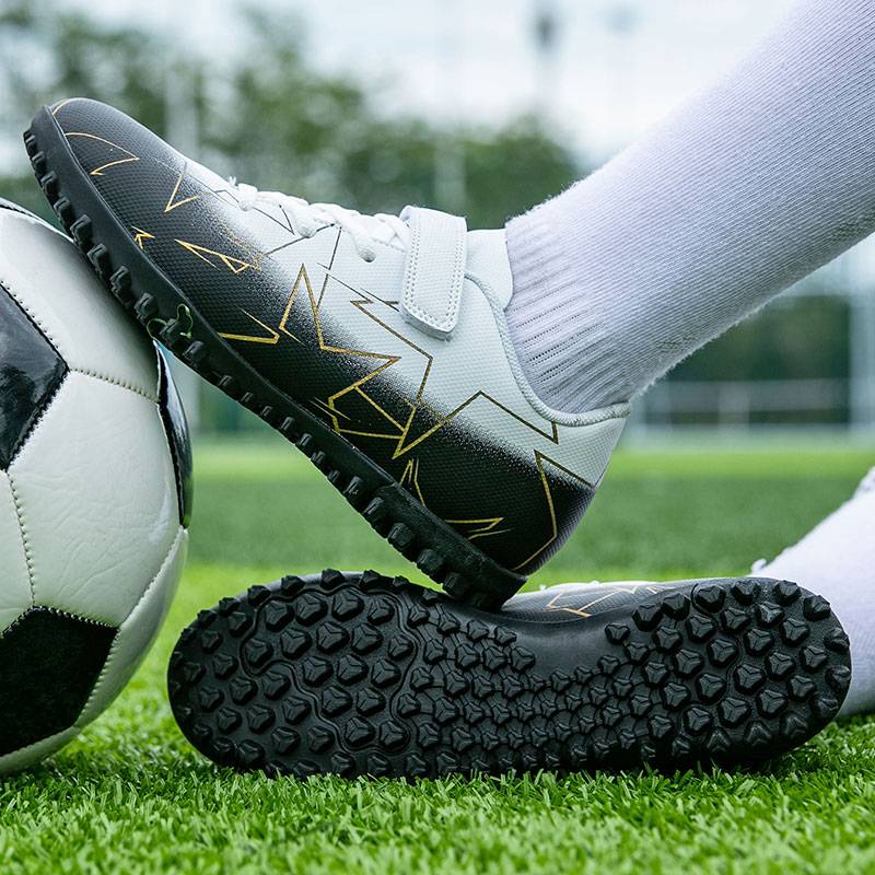 Genuine boys football shoes broken nails mesh surface breathable primary and secondary school children and children's training shoes non -slip leather surface short nail girl