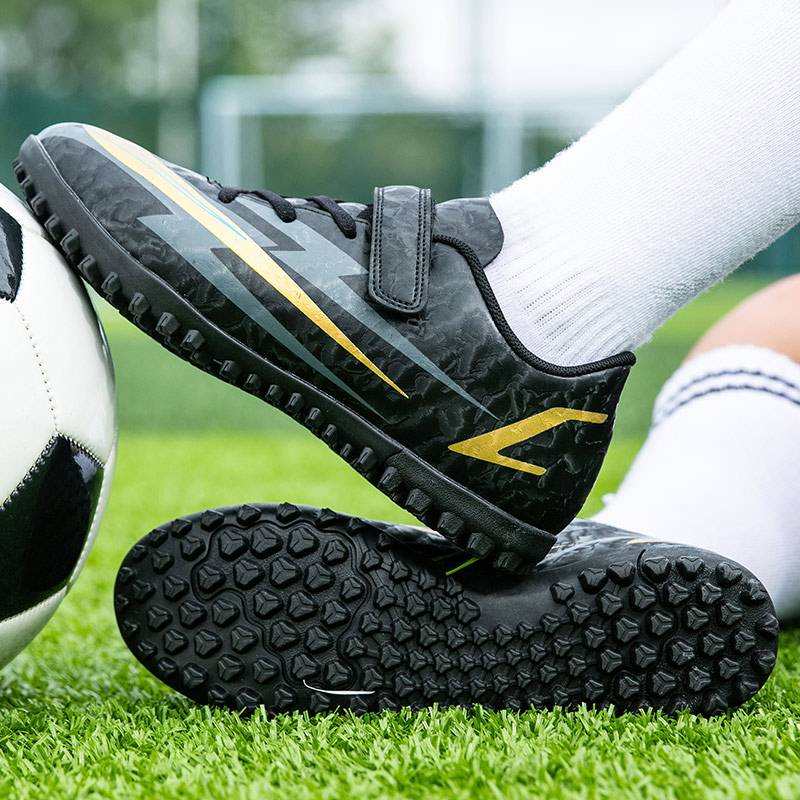 Genuine boys football shoes broken nails mesh surface breathable primary and secondary school children and children's training shoes non -slip leather surface short nail girl