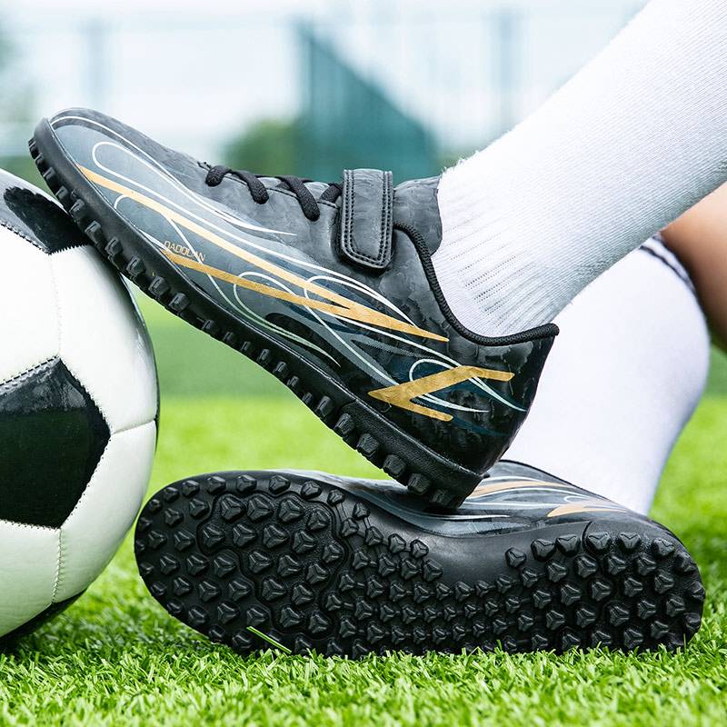 Genuine boys football shoes broken nails mesh surface breathable primary and secondary school children and children's training shoes non -slip leather surface short nail girl