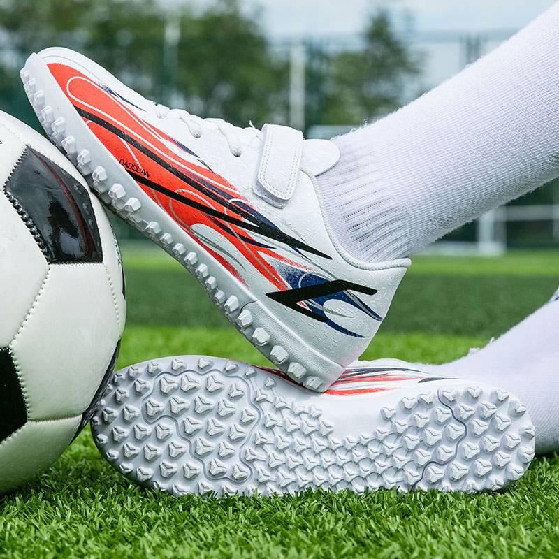 Genuine boys football shoes broken nails mesh surface breathable primary and secondary school children and children's training shoes non -slip leather surface short nail girl