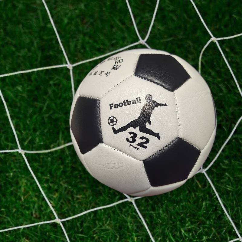 Weile Sheng No. 4 classic black and white cowhide football children's competition training mid -test special thickened wear resistance
