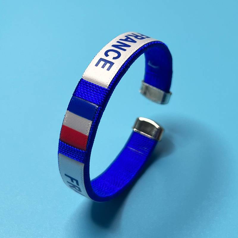 08 Bracelet (France)