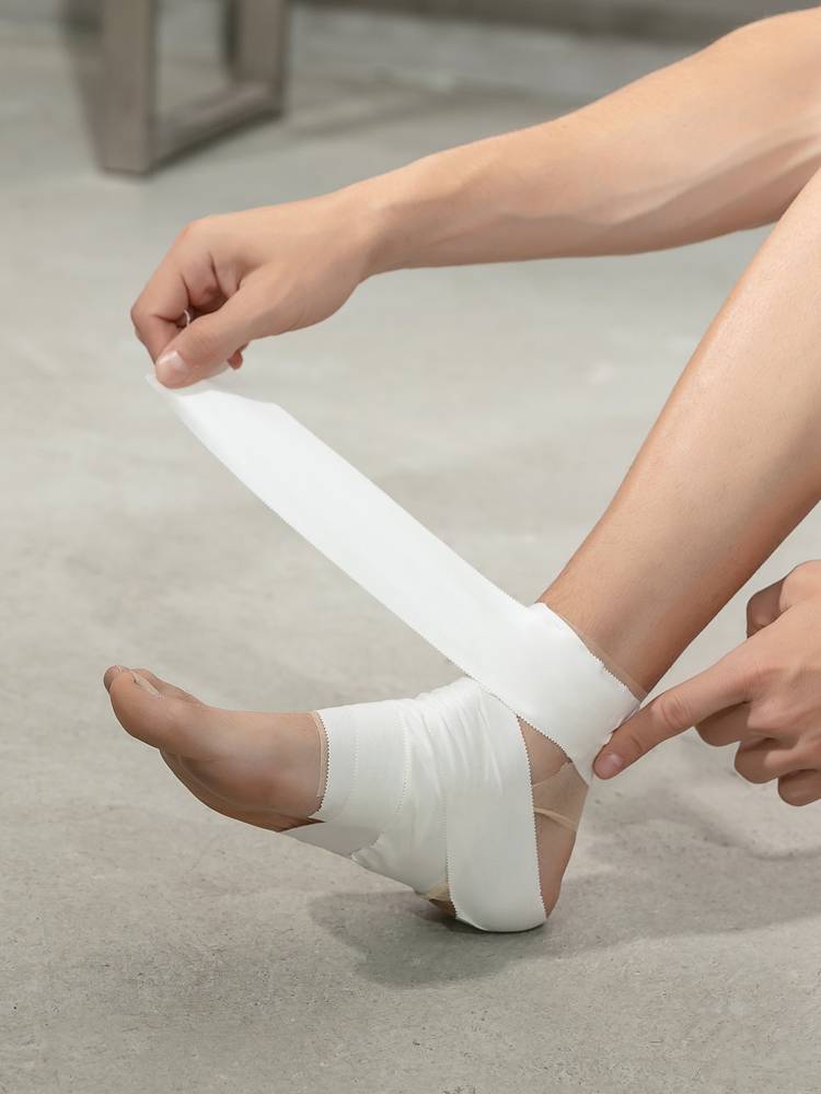 Foot bandage skin film sports tape white sticker white tape suits basketball football football ankle tie belt nursing finger protection