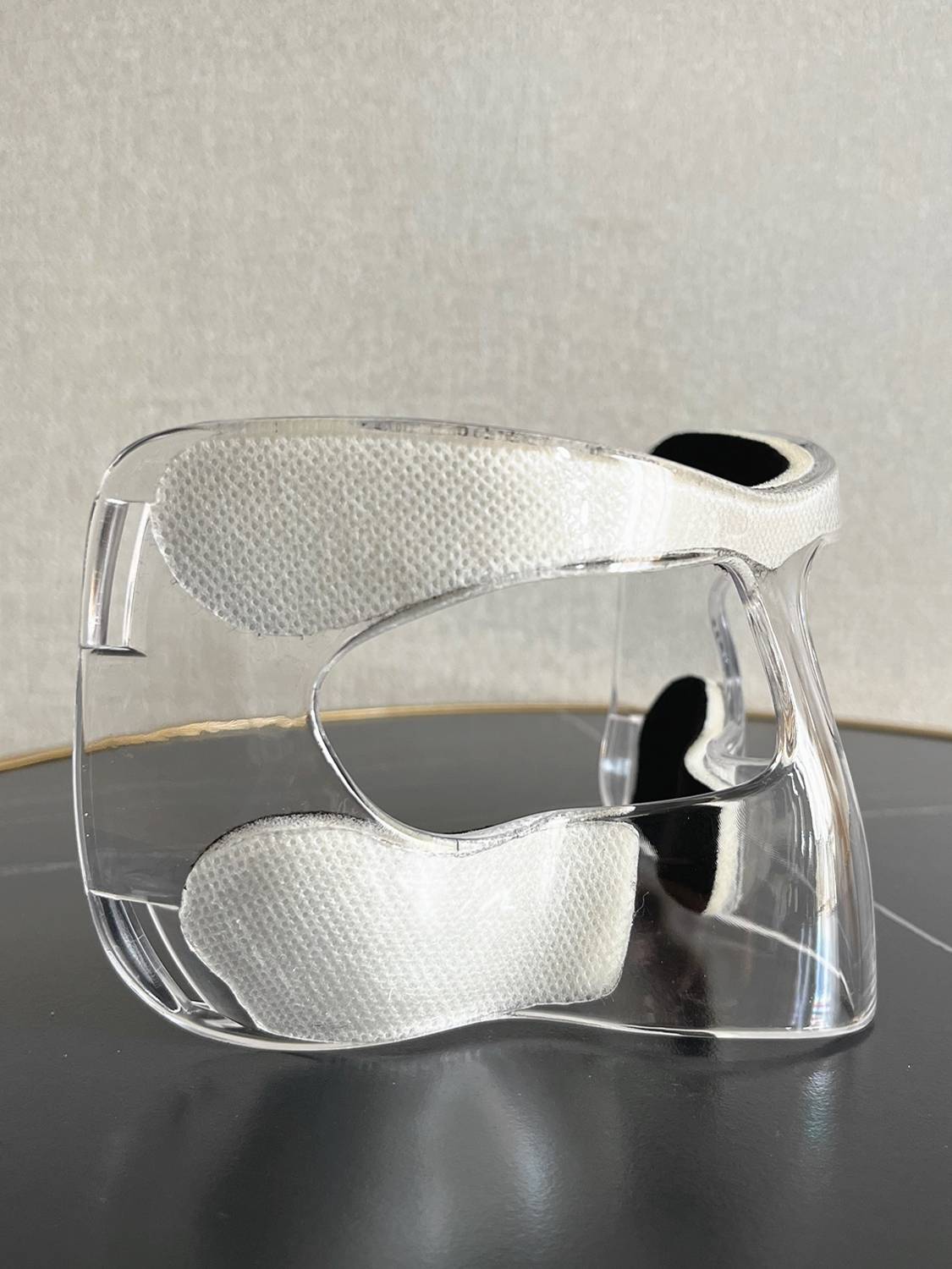 Basketball mask with a tremor pad to protect your nose and face
