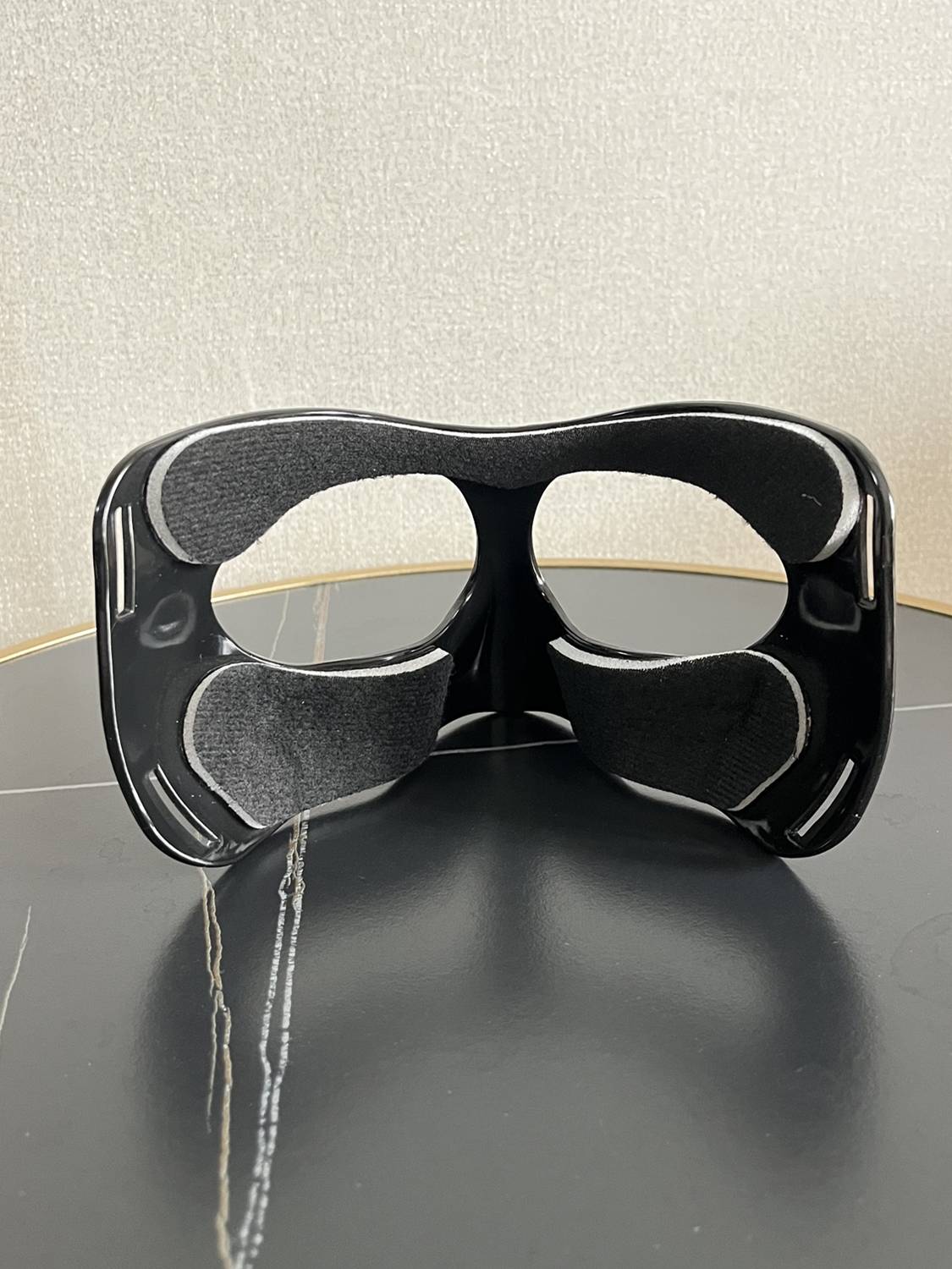 Basketball mask with a tremor pad to protect your nose and face