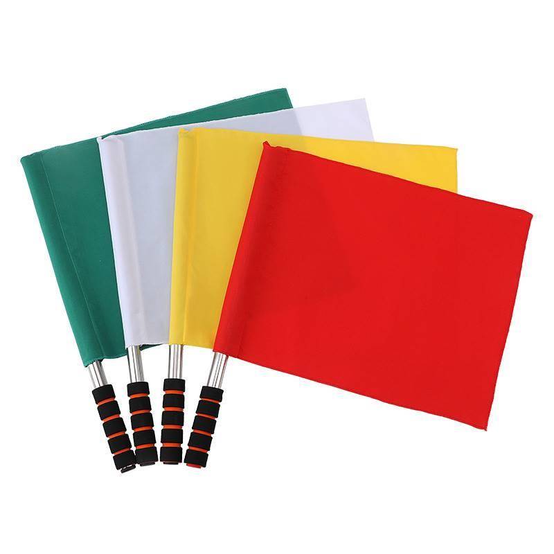A football training judge issued a flag-and-show flag-and-show football judge equipped with a red and white flag