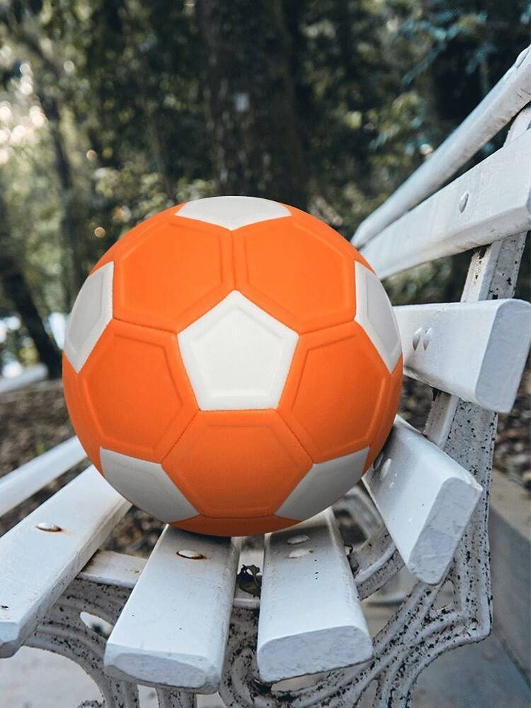 Cross-border heat-smoke football number three, number four, number five, training football curves to spin their magic feet
